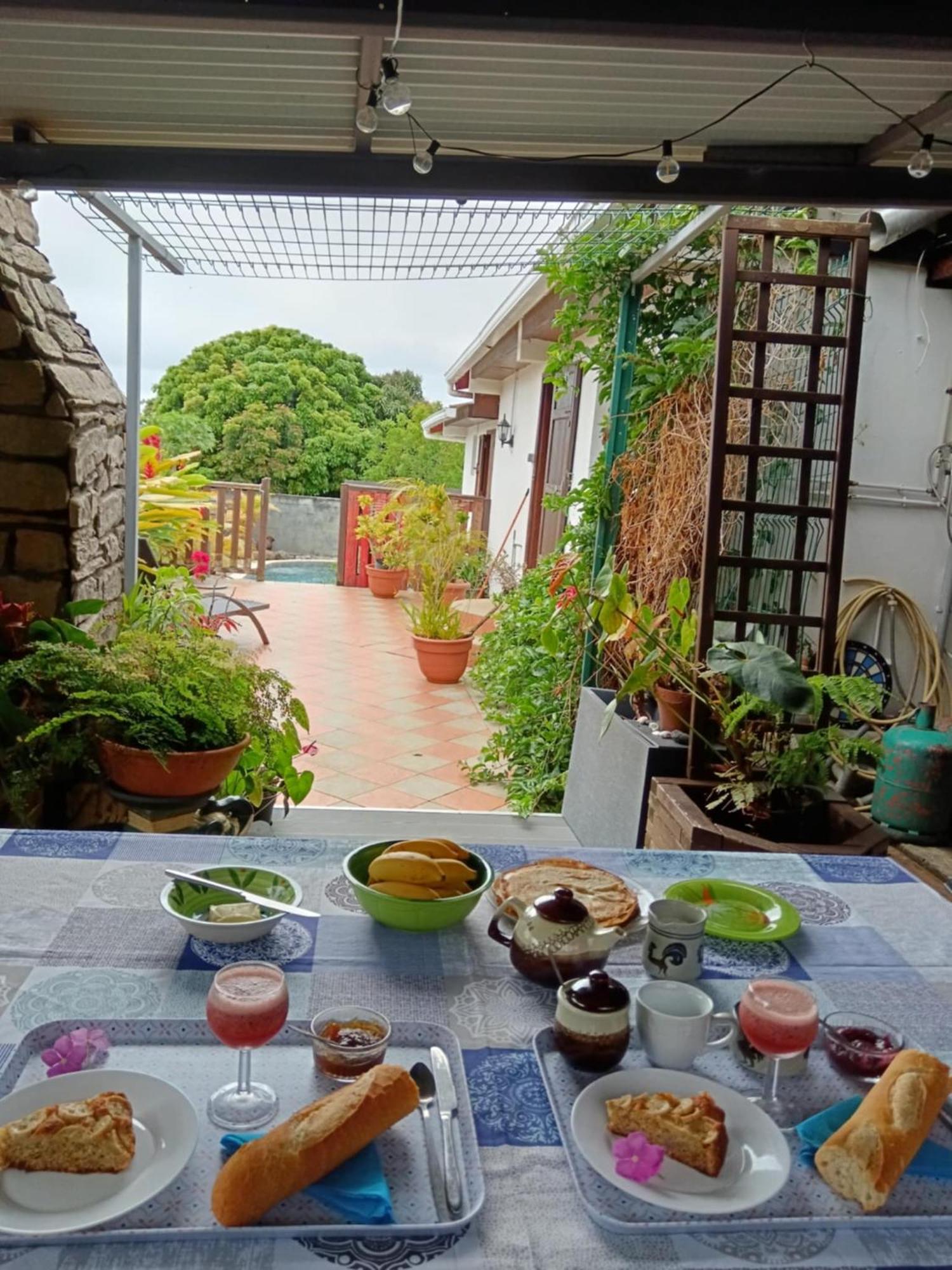 Chez Madame Fabienne Appartement Sainte-Suzanne Buitenkant foto